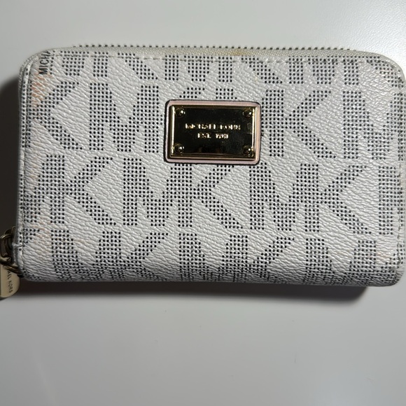 Micheal Kors wallet - Picture 2 of 4